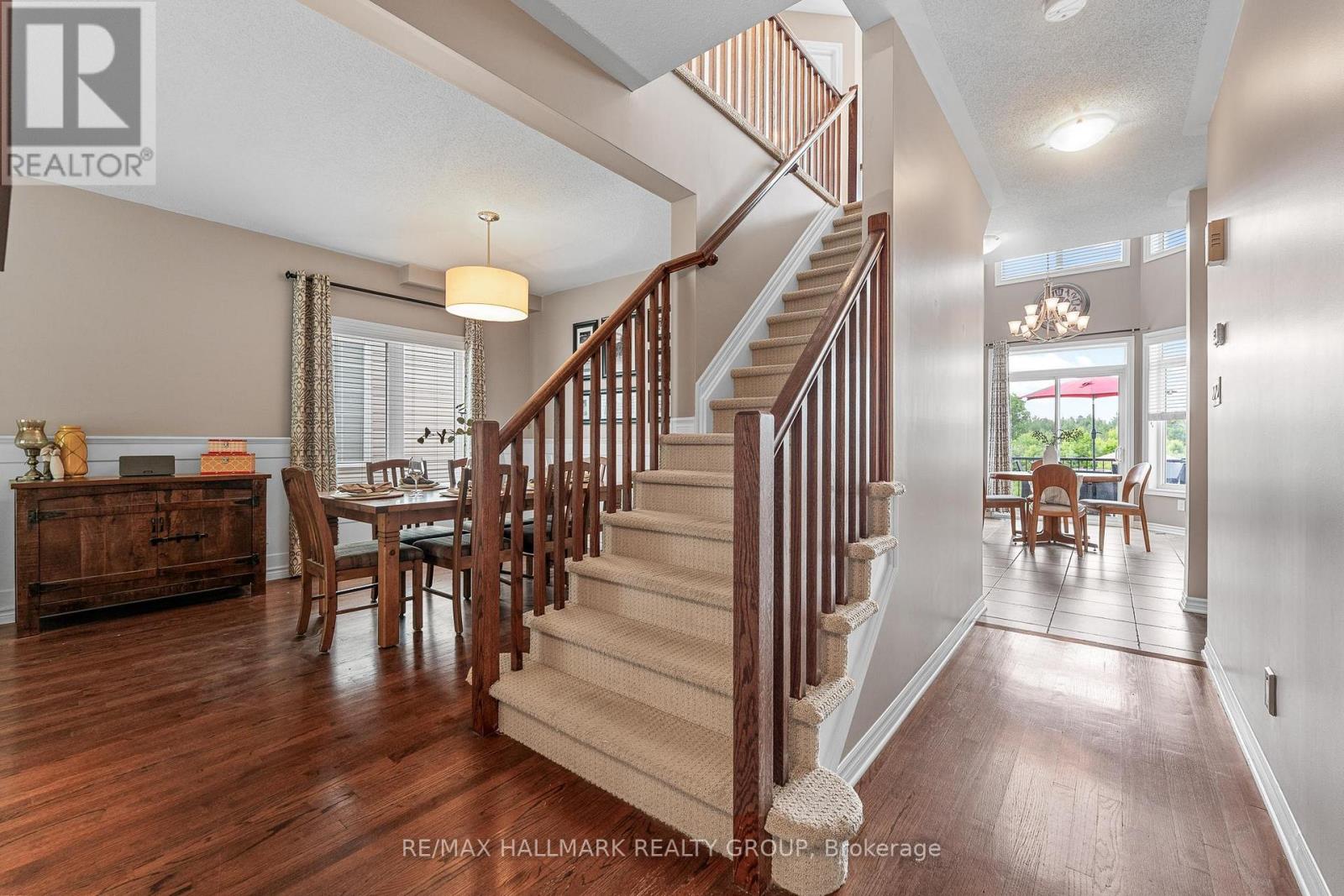 182 Felicity Crescent, Ottawa, Ontario  K1W 0C2 - Photo 4 - X12216844