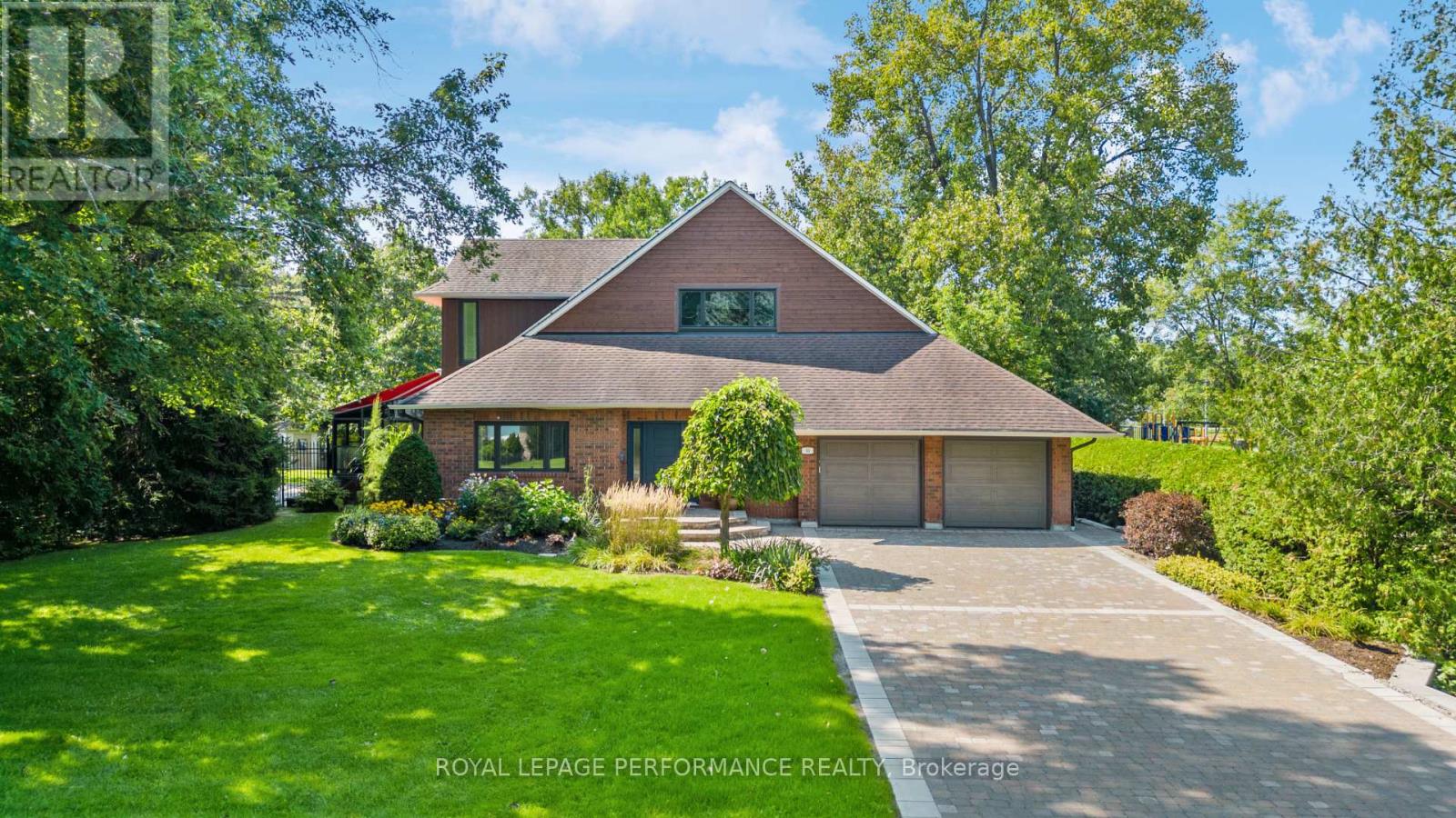 <div class="slider-price">$1,999,900</div><p>55 Delong Drive, Ottawa, Ontario</p>