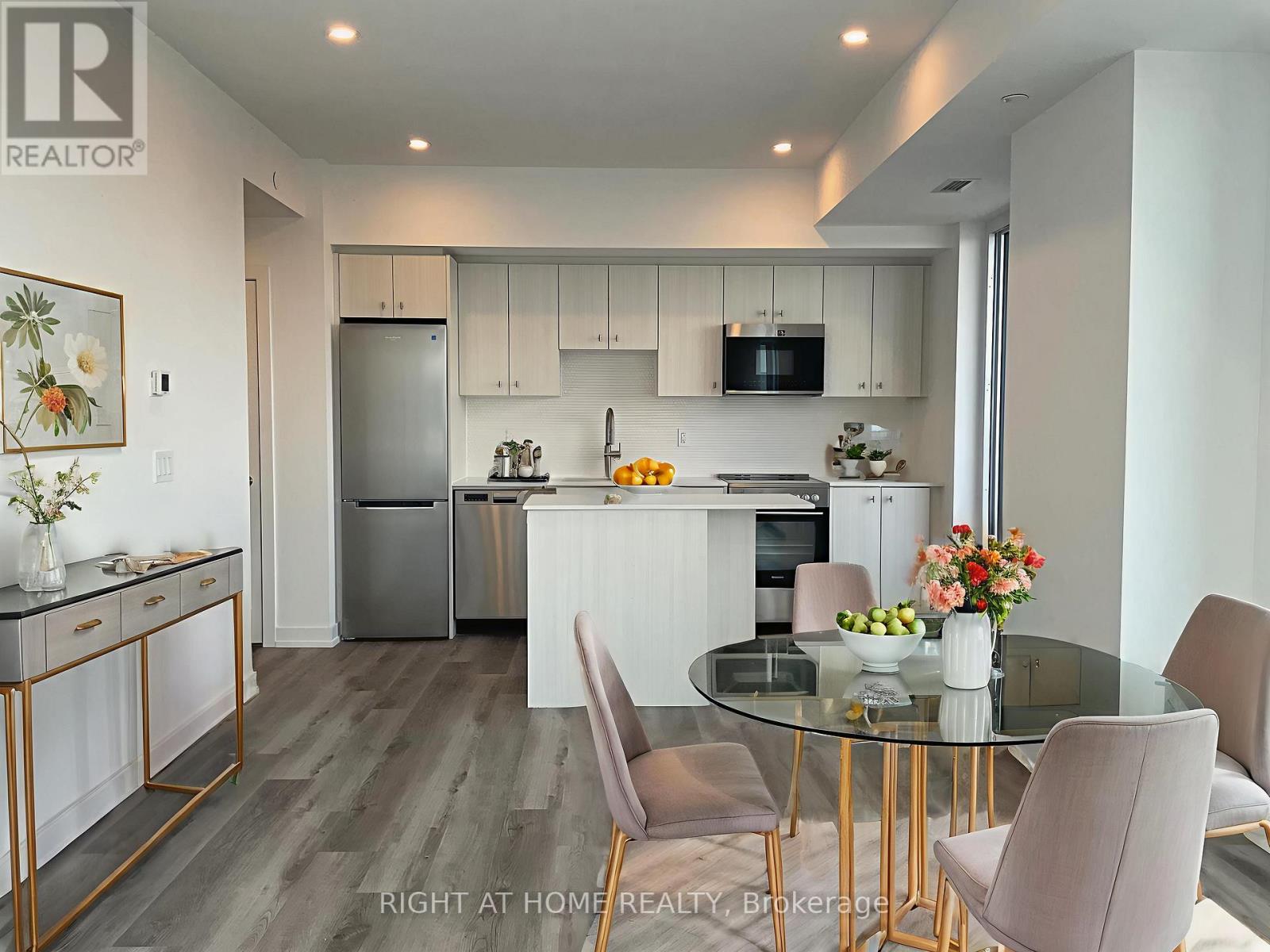 1812 - 15 Wellington Street, Kitchener, Ontario  N2G 0E3 - Photo 1 - X12216550