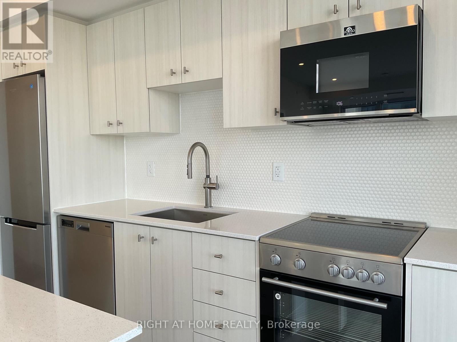 1812 - 15 Wellington Street, Kitchener, Ontario  N2G 0E3 - Photo 3 - X12216550