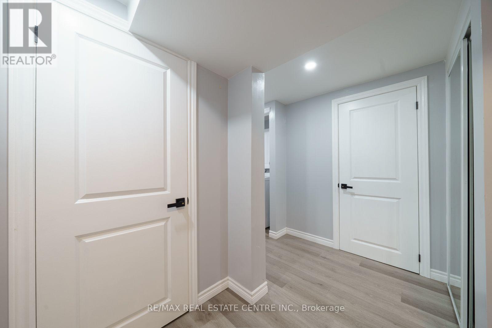 Lower Unit - 39 Bonaparte Way, Hamilton, Ontario  L9B 2E1 - Photo 10 - X12216568