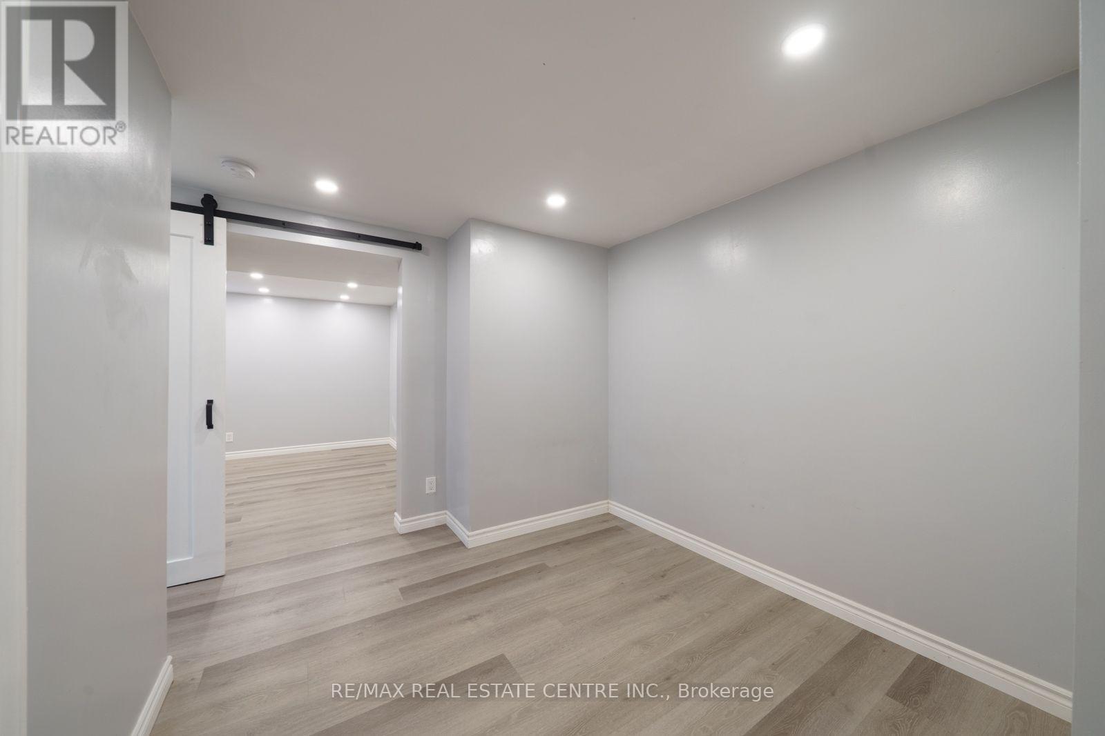 Lower Unit - 39 Bonaparte Way, Hamilton, Ontario  L9B 2E1 - Photo 11 - X12216568