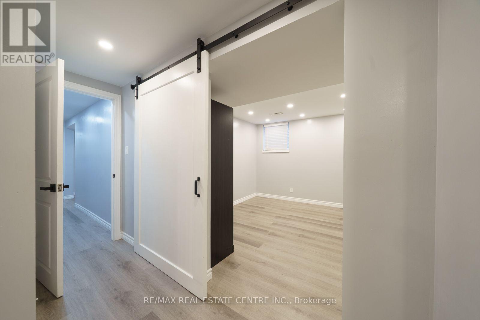 Lower Unit - 39 Bonaparte Way, Hamilton, Ontario  L9B 2E1 - Photo 15 - X12216568