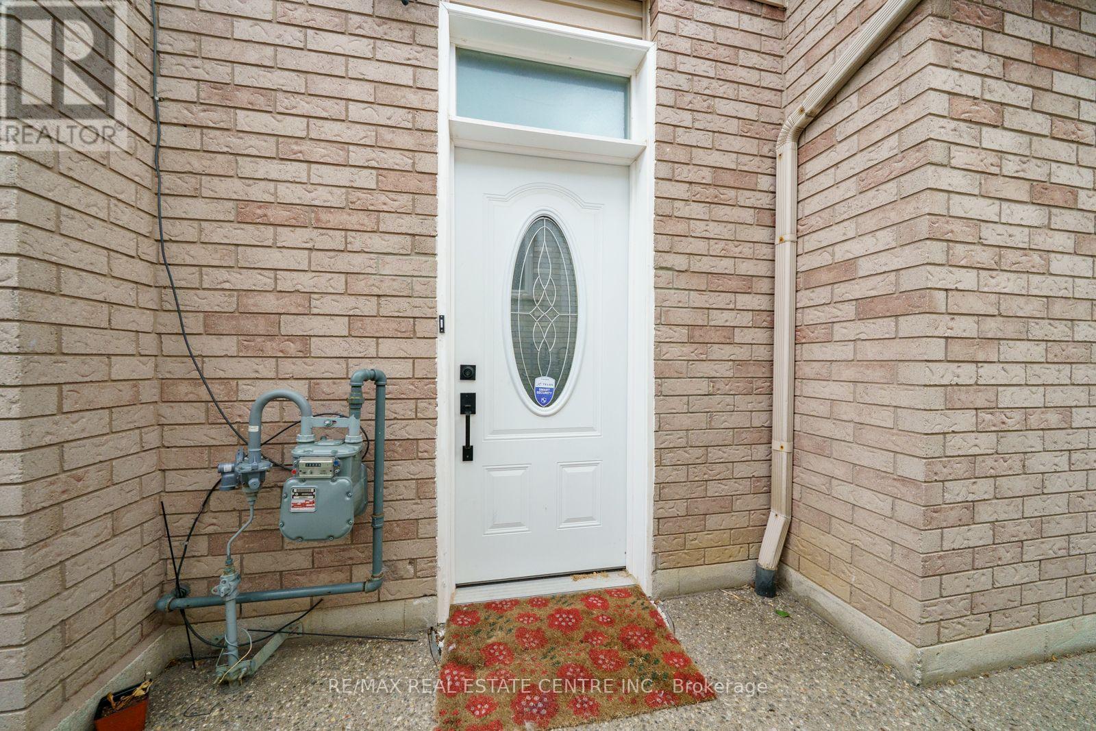 Lower Unit - 39 Bonaparte Way, Hamilton, Ontario  L9B 2E1 - Photo 2 - X12216568