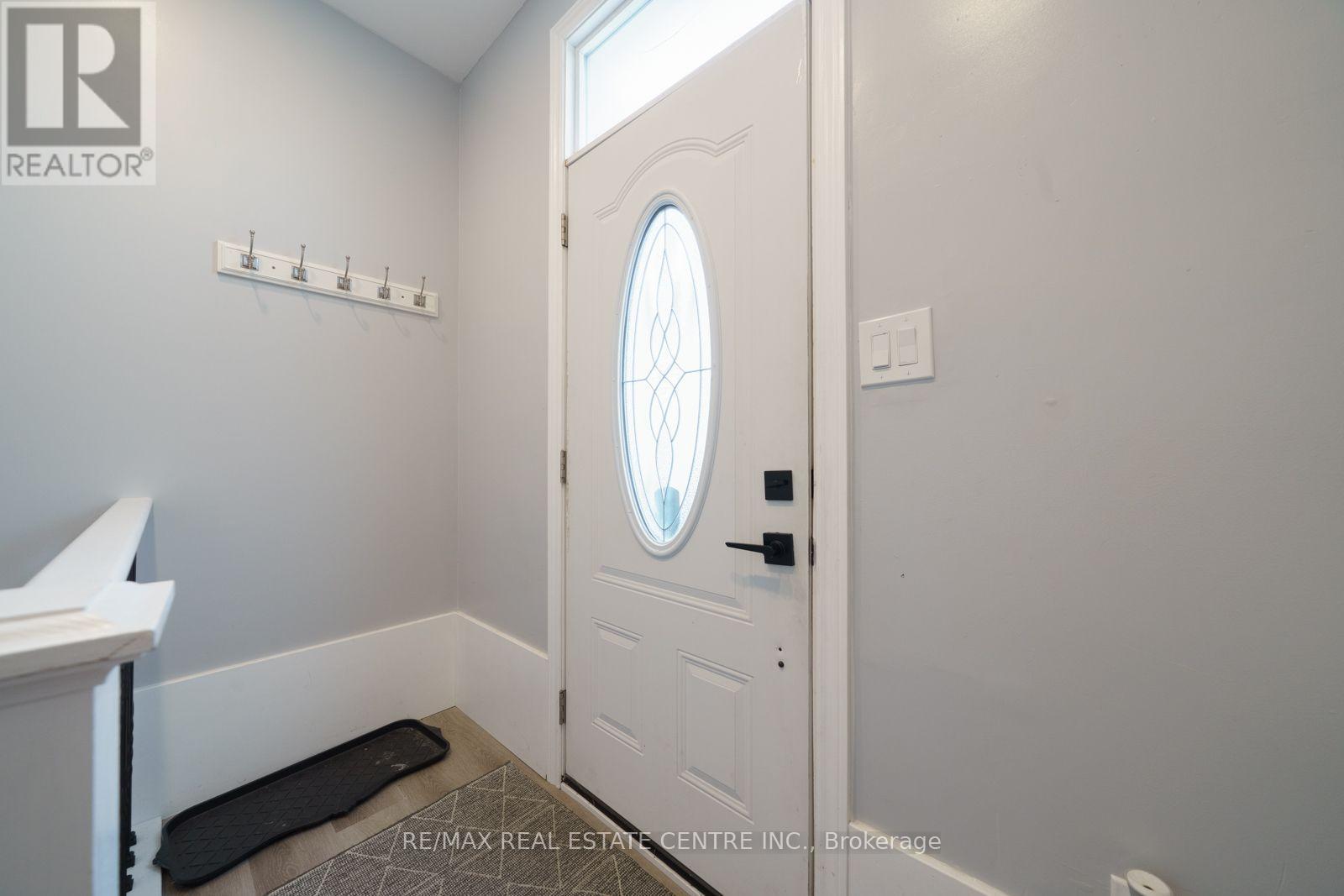 Lower Unit - 39 Bonaparte Way, Hamilton, Ontario  L9B 2E1 - Photo 4 - X12216568