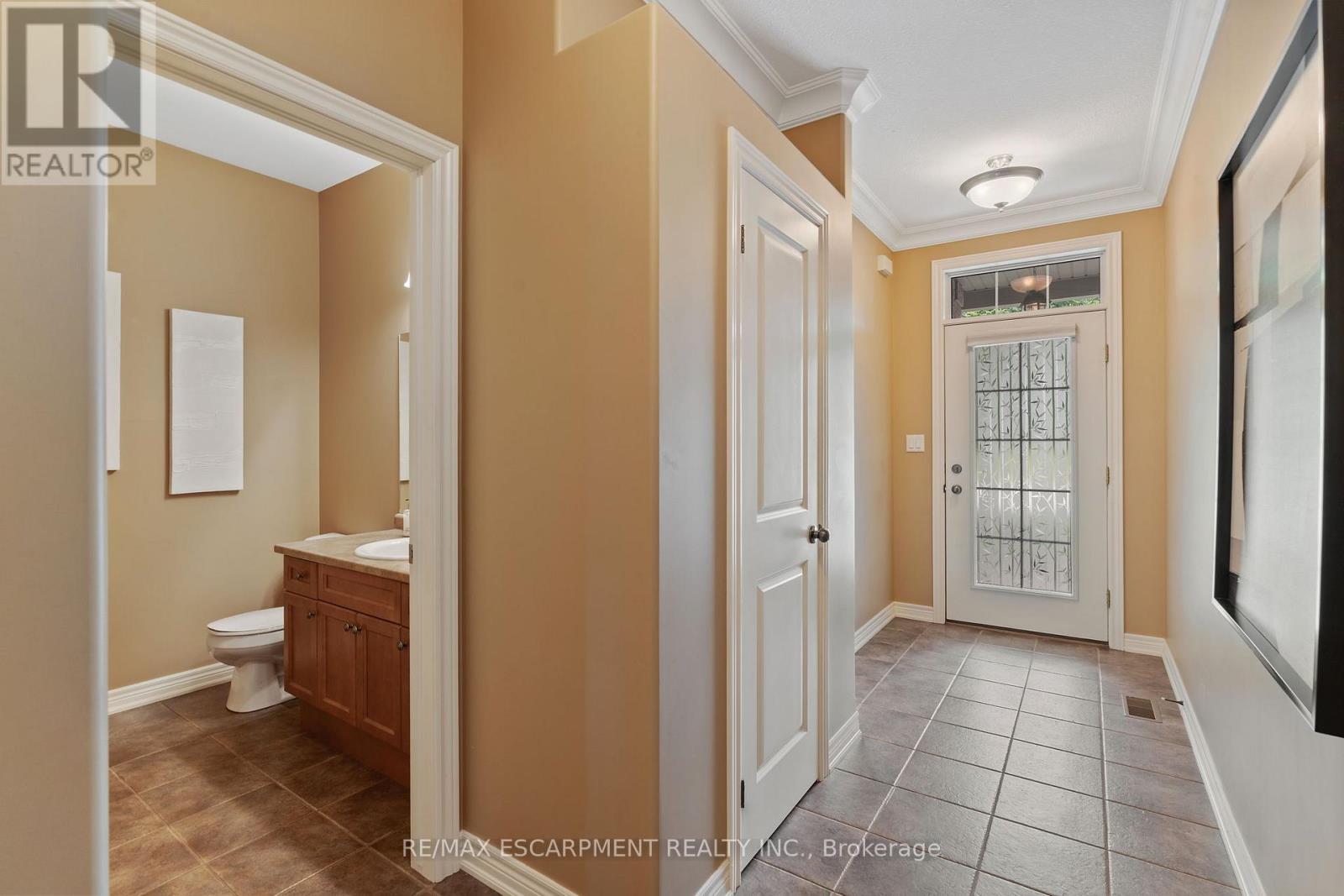 6 Isaac Court, Haldimand, Ontario  N3W 0A7 - Photo 5 - X12216628
