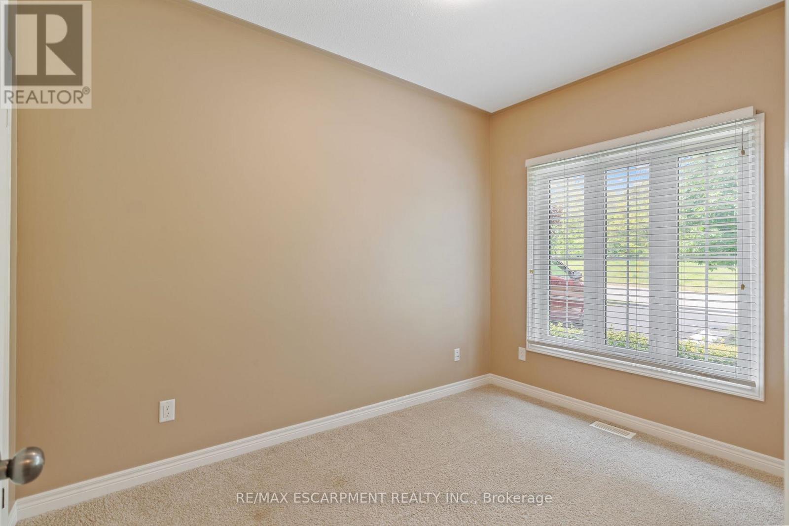 6 Isaac Court, Haldimand, Ontario  N3W 0A7 - Photo 8 - X12216628