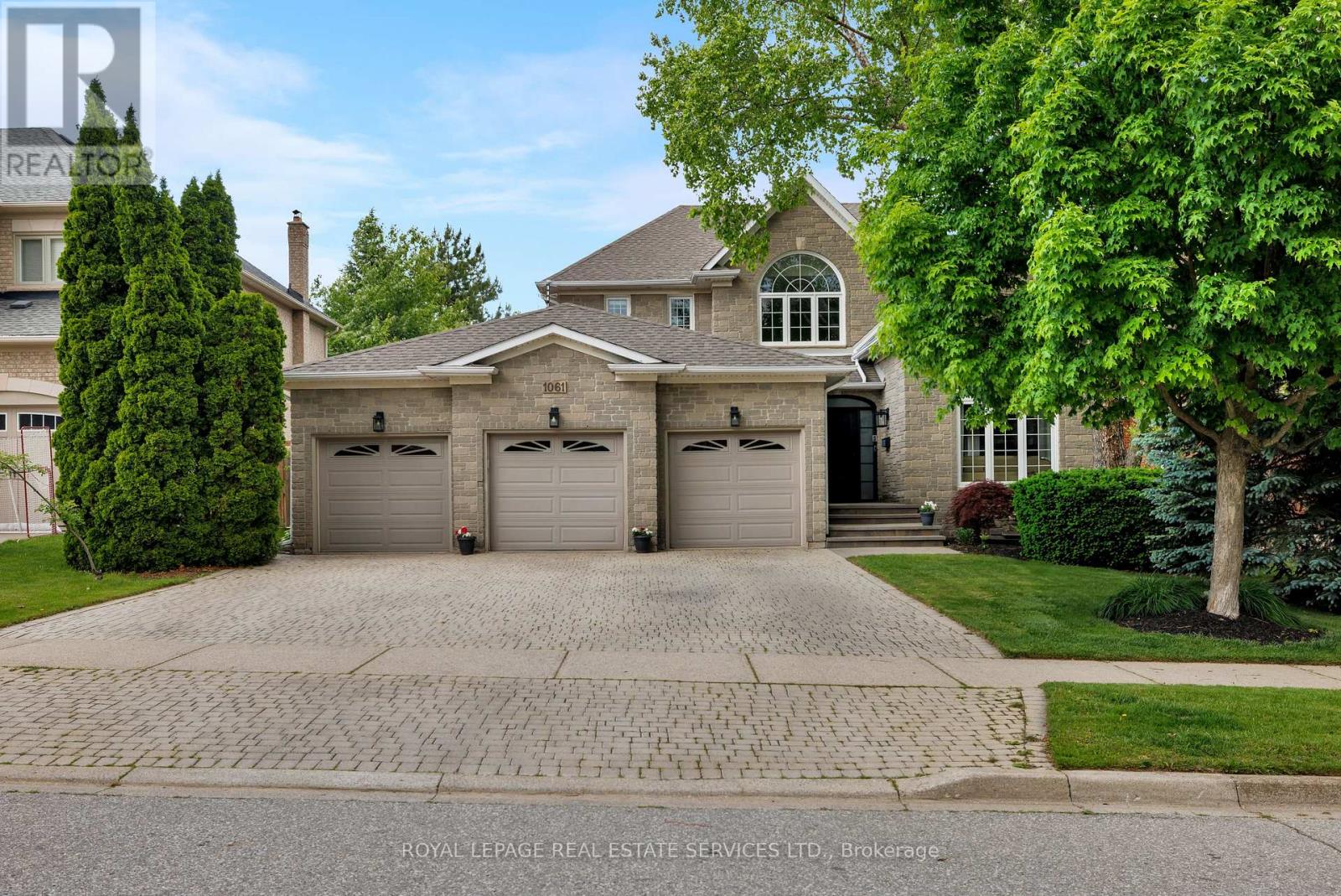 1061 Summit Ridge Drive, Oakville, Ontario  L6M 3K9 - Photo 1 - W12207120