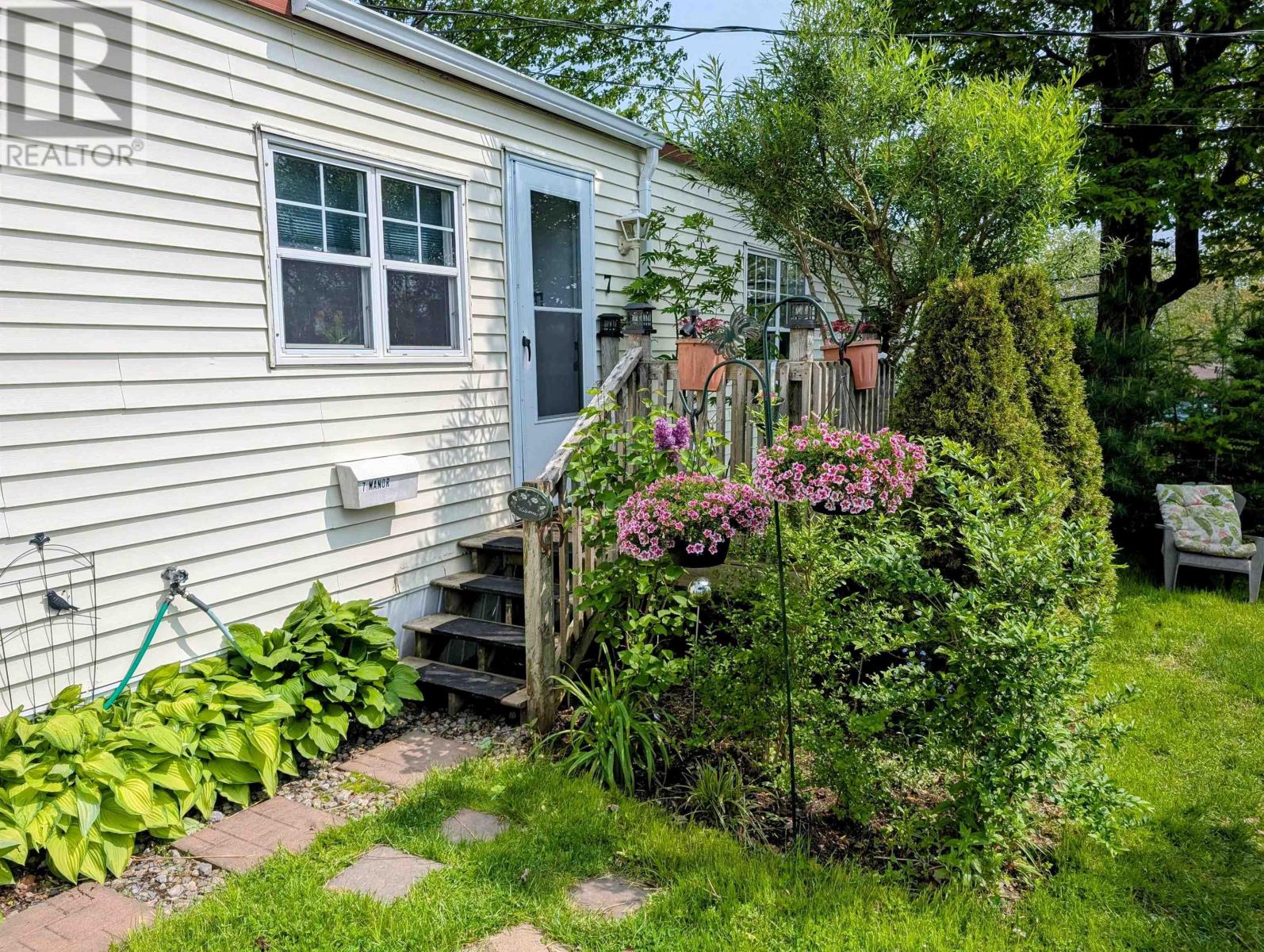 Property at 7 Manor Drive image 3