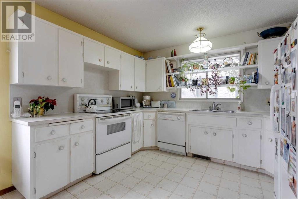 Property at 139 Silver Brook Road NW image 4
