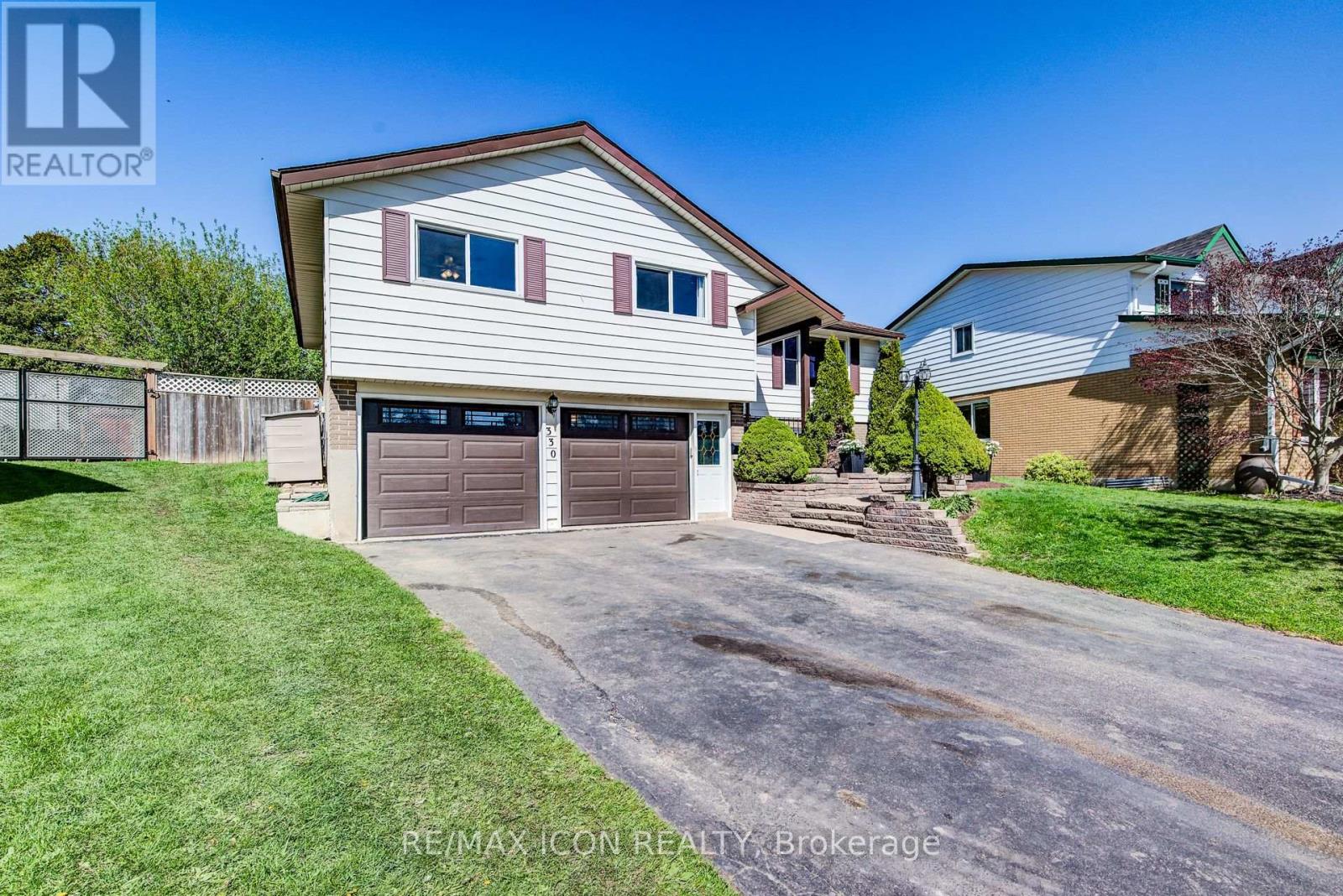 330 Daleview Place, Waterloo, Ontario  N2L 5M5 - Photo 2 - X12141623