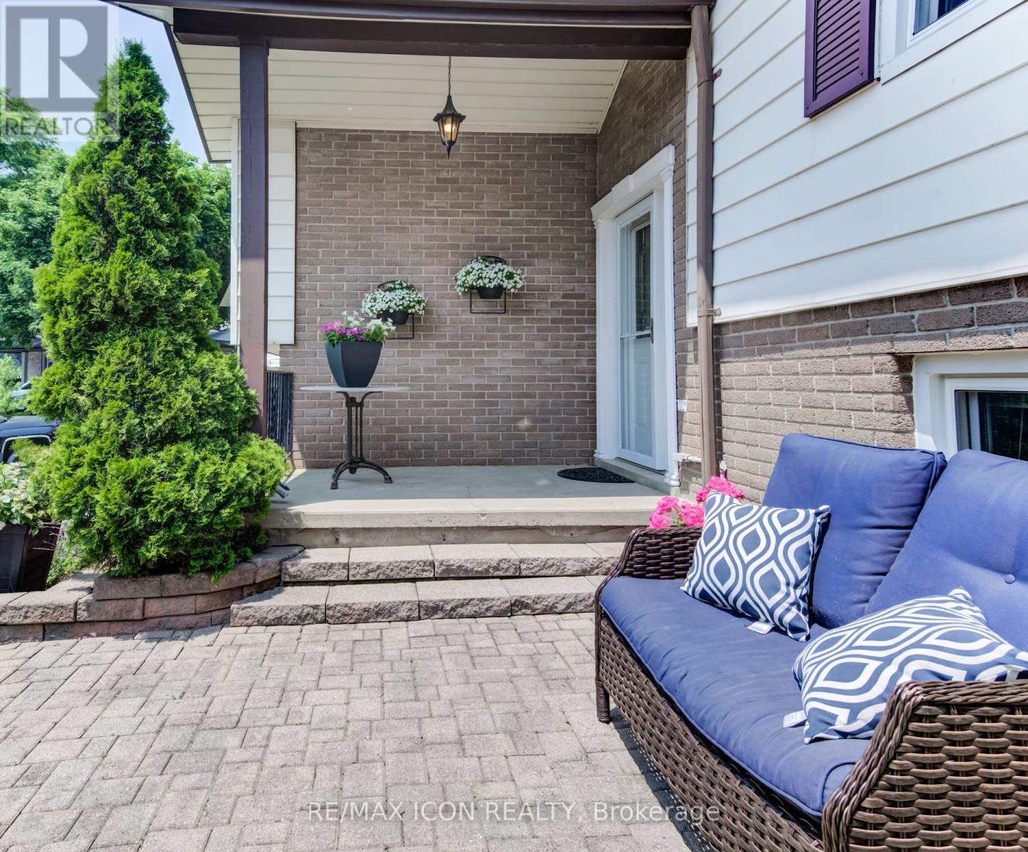 330 Daleview Place, Waterloo, Ontario  N2L 5M5 - Photo 5 - X12141623