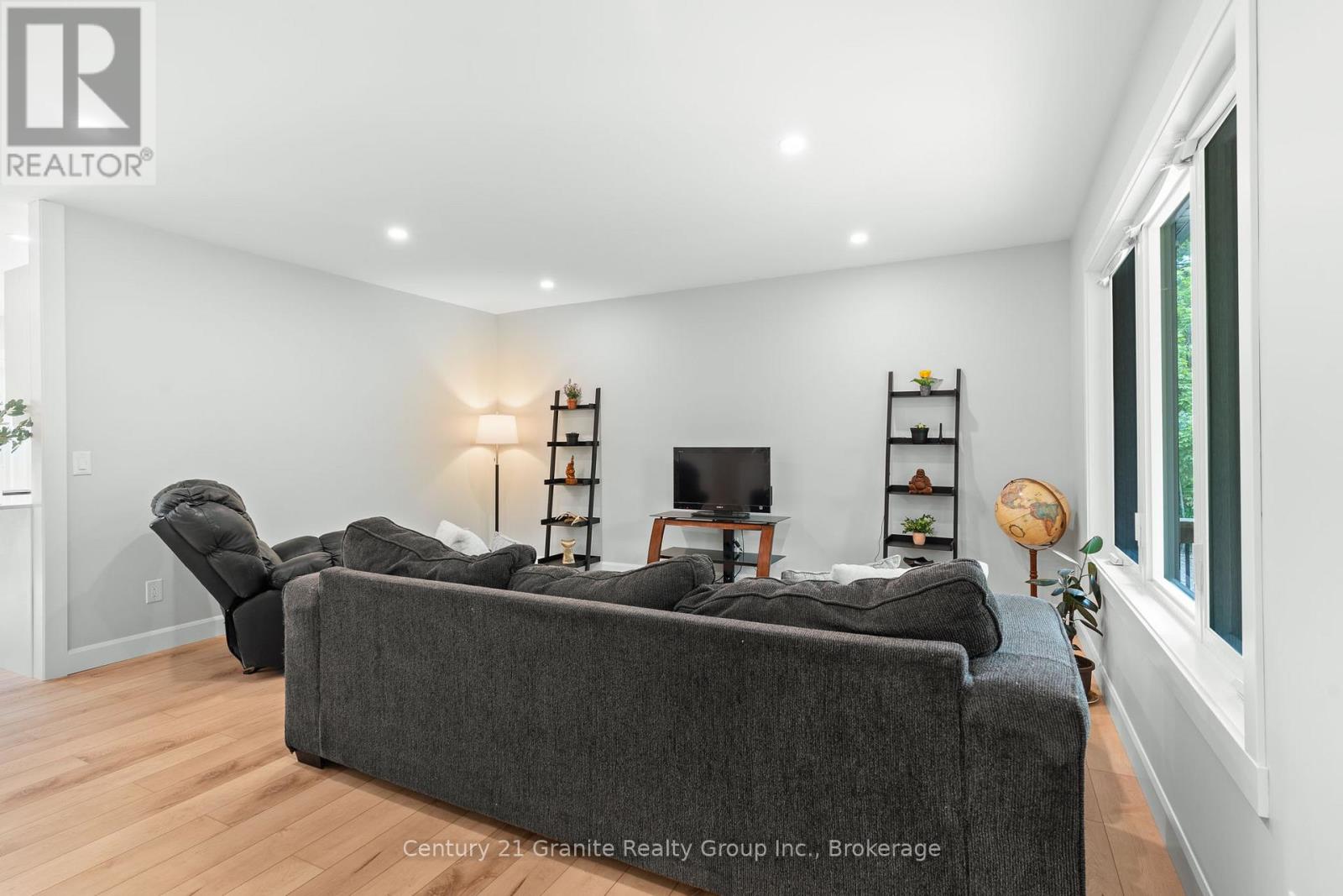 1009 Hyacinth Road, Minden Hills, Ontario  K0M 2K0 - Photo 8 - X12216498