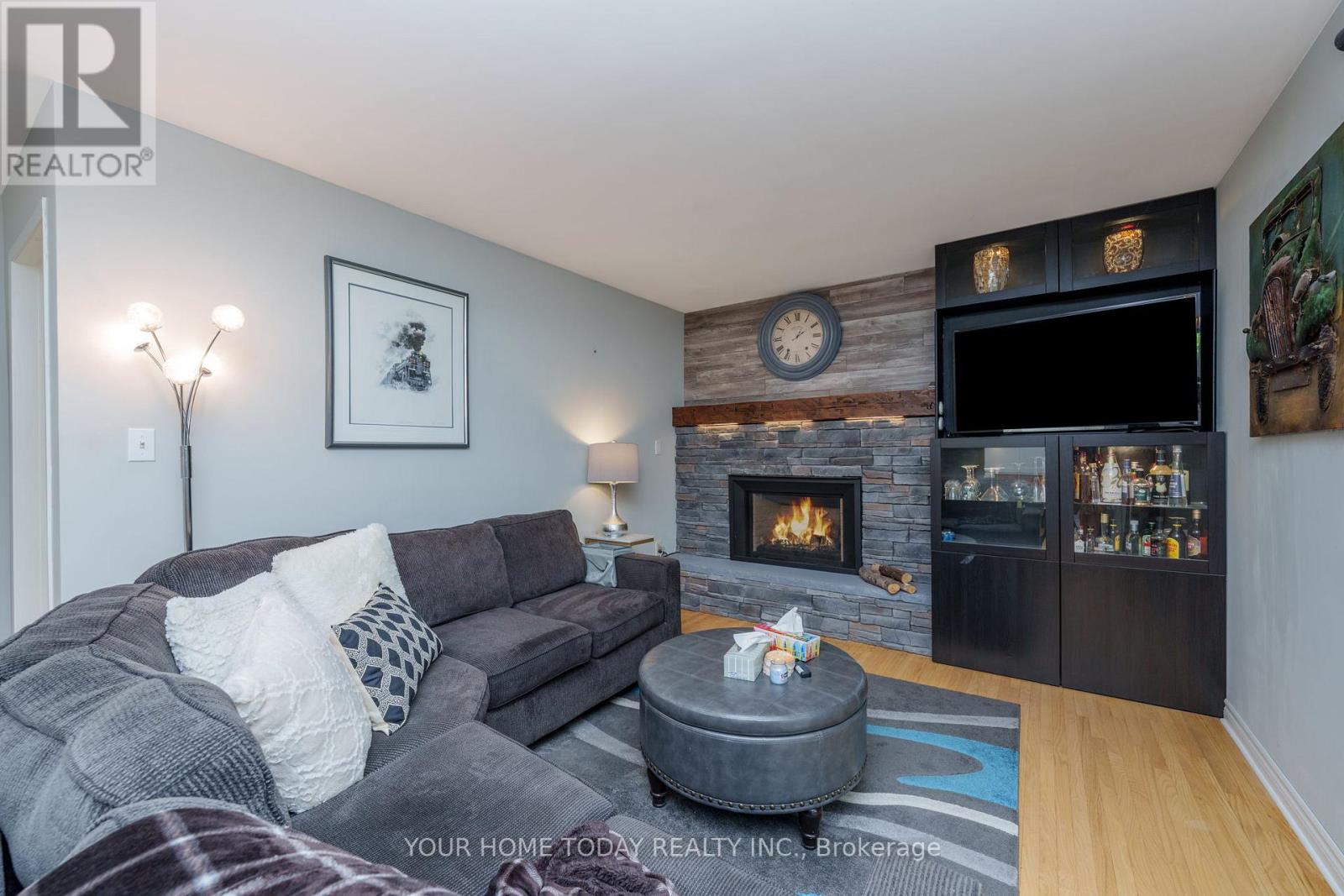 64 Greystone Crescent, Halton Hills, Ontario  L7G 1G9 - Photo 17 - W12216275