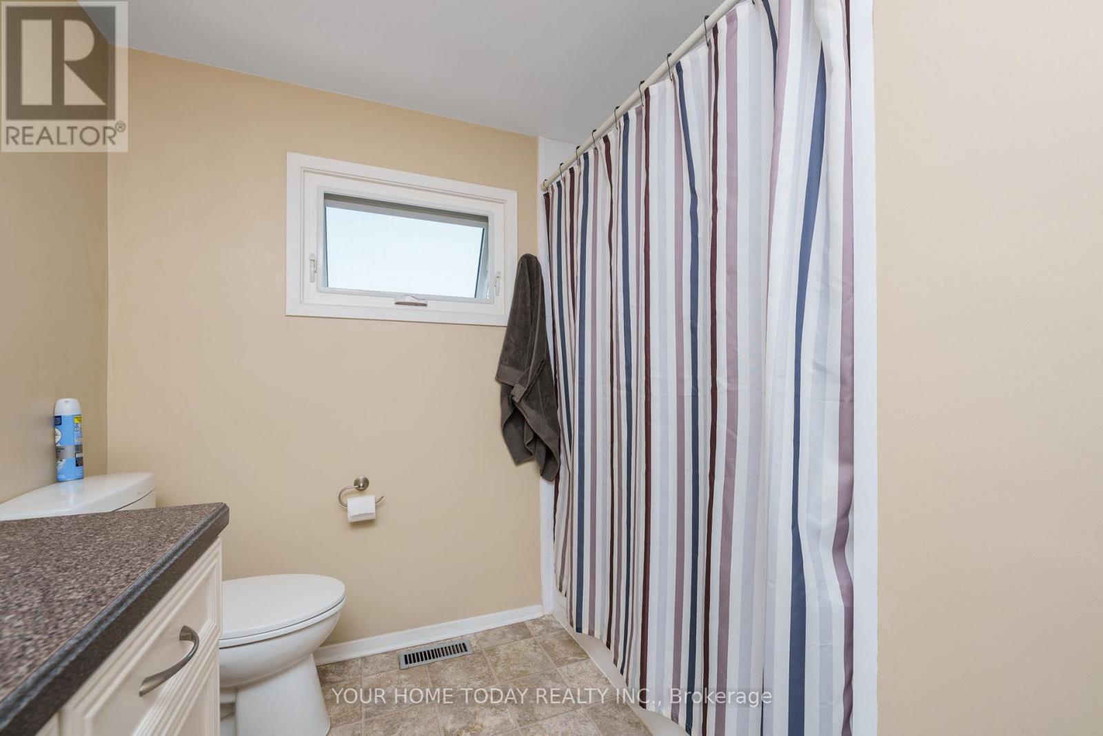 64 Greystone Crescent, Halton Hills, Ontario  L7G 1G9 - Photo 27 - W12216275