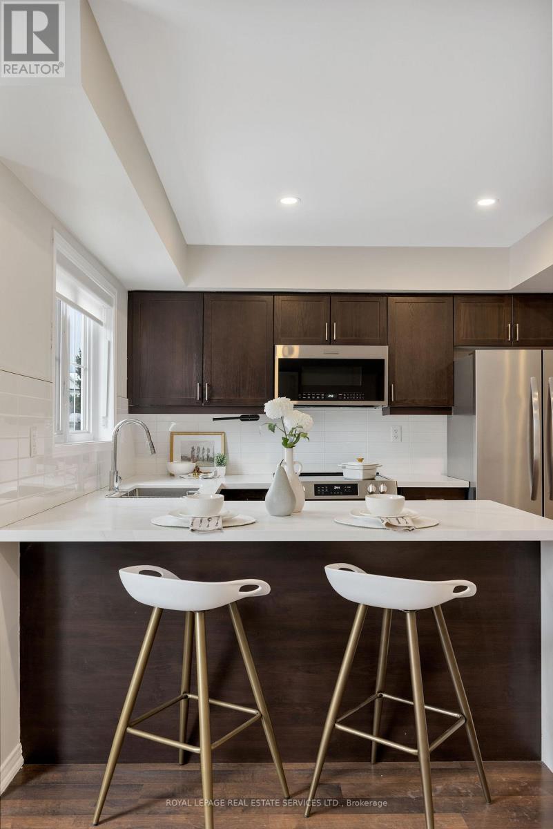 10 - 15 Hays Boulevard, Oakville, Ontario  L6H 0H8 - Photo 9 - W12206300