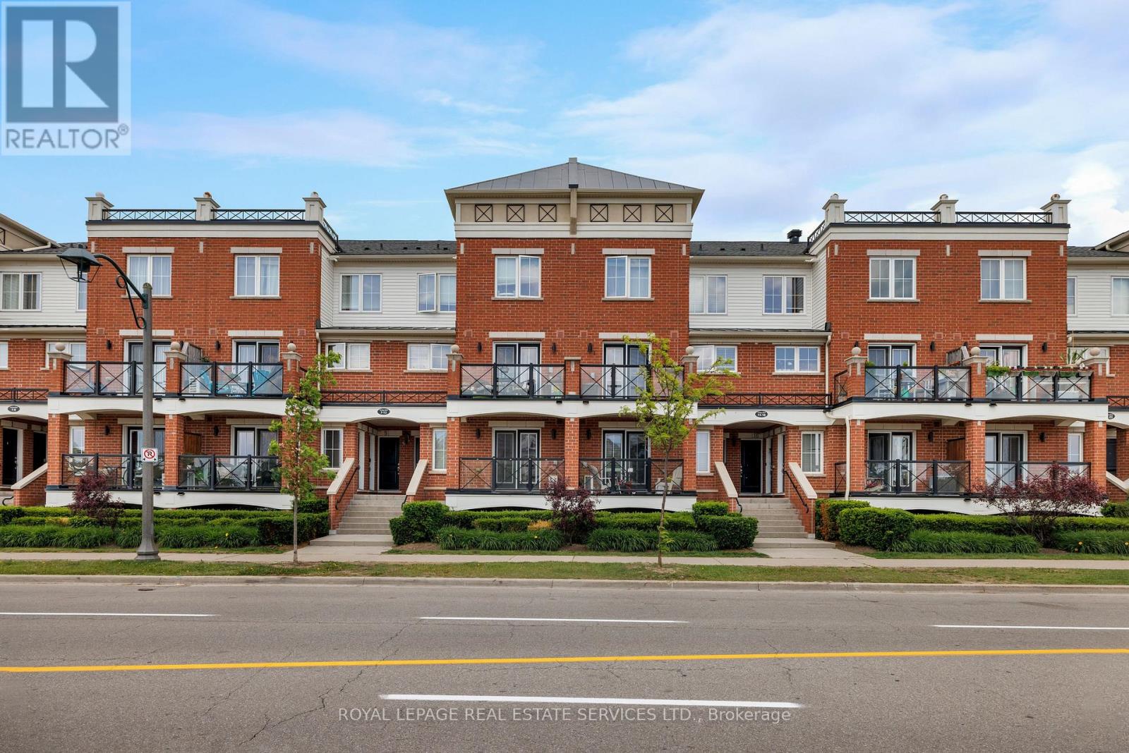 10 - 15 HAYS BOULEVARD, Oakville, Ontario