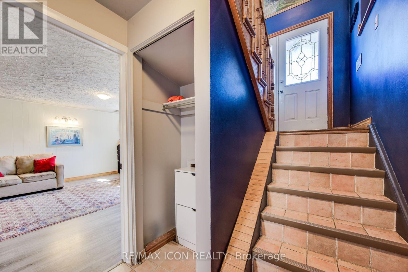 330 Daleview Place, Waterloo, Ontario  N2L 5M5 - Photo 33 - X12141623