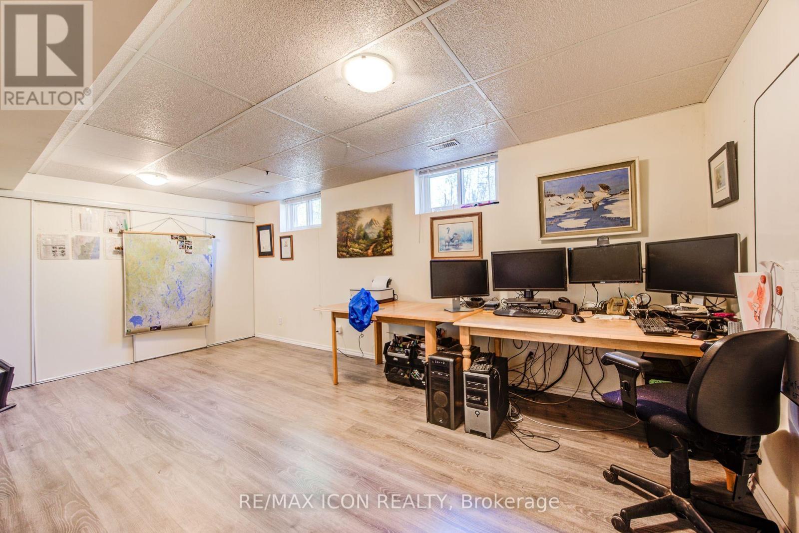 330 Daleview Place, Waterloo, Ontario  N2L 5M5 - Photo 40 - X12141623