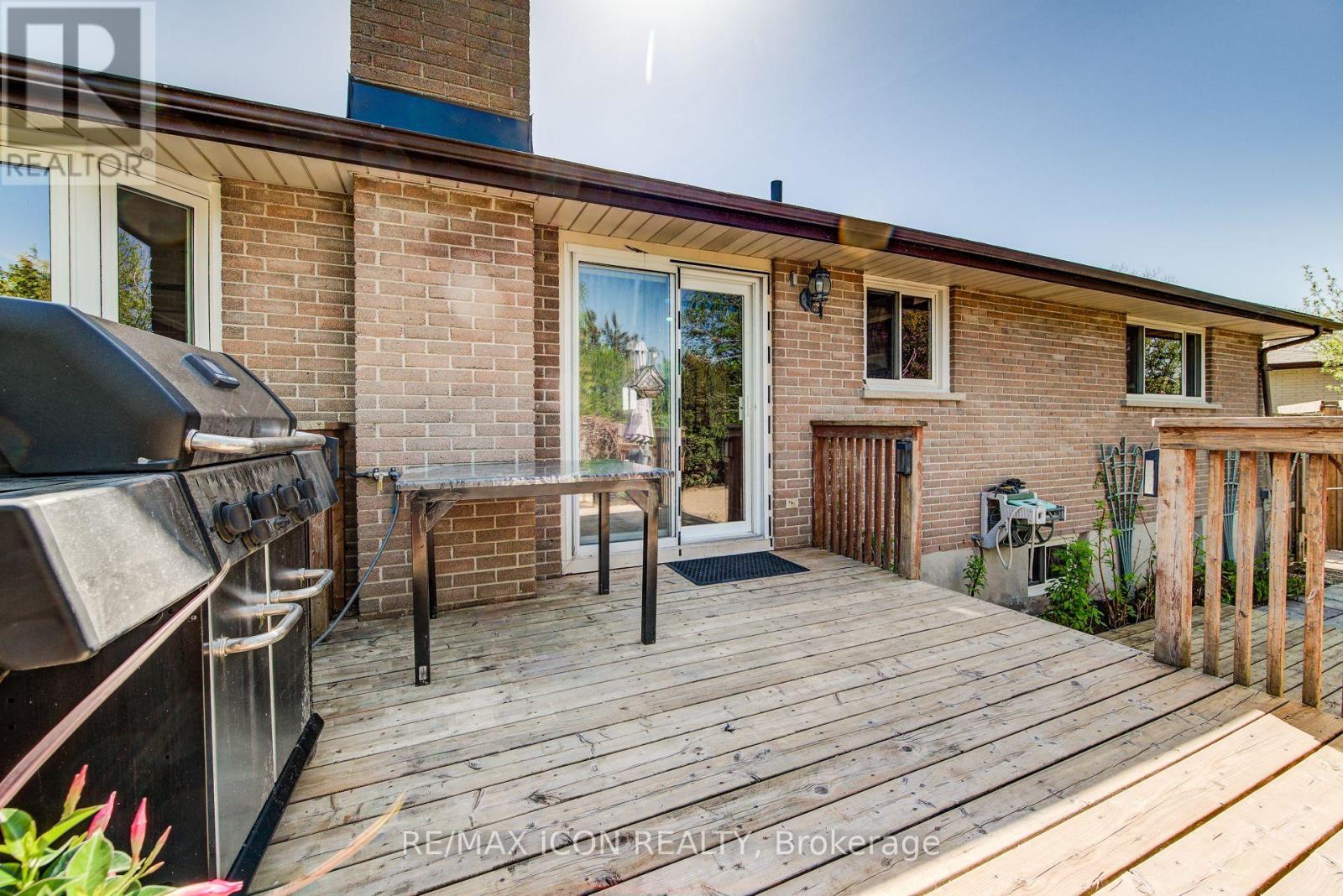 330 Daleview Place, Waterloo, Ontario  N2L 5M5 - Photo 43 - X12141623