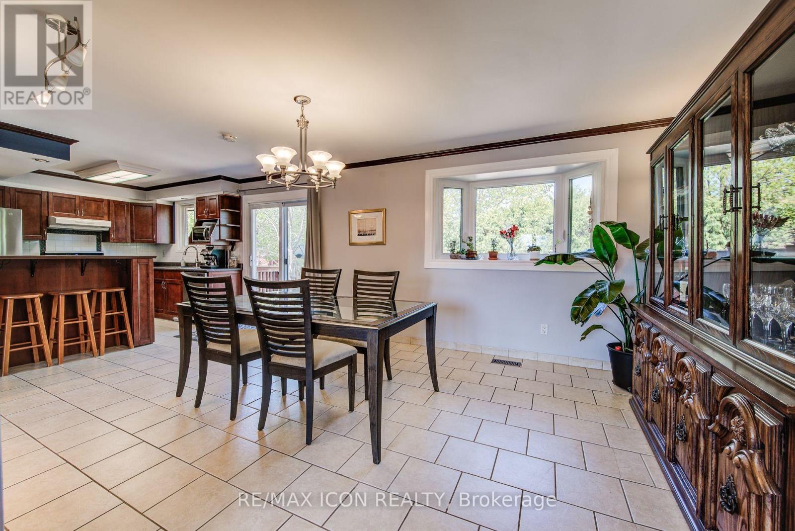 330 Daleview Place, Waterloo, Ontario  N2L 5M5 - Photo 14 - X12141623