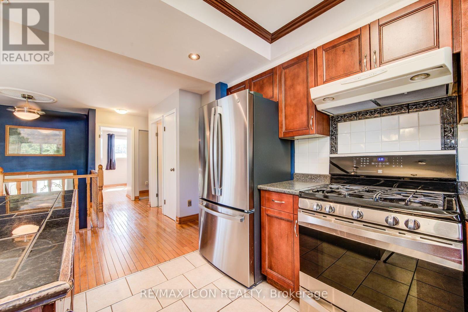 330 Daleview Place, Waterloo, Ontario  N2L 5M5 - Photo 22 - X12141623