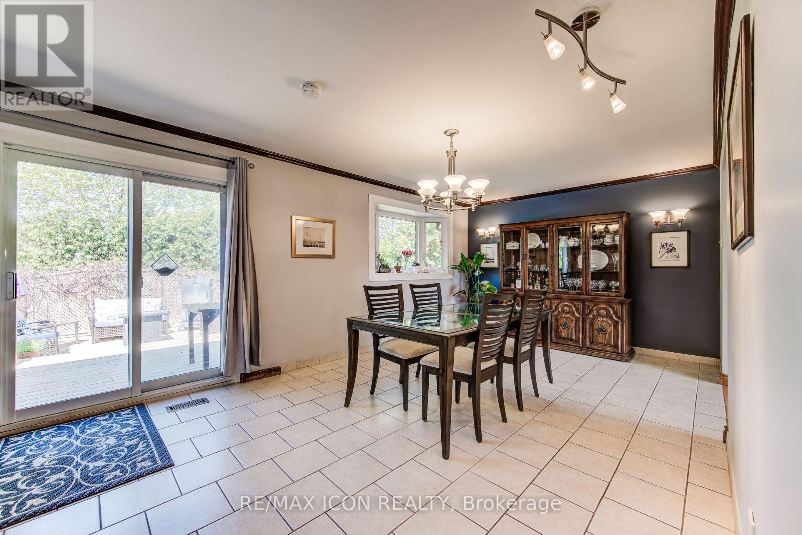 330 Daleview Place, Waterloo, Ontario  N2L 5M5 - Photo 19 - X12141623