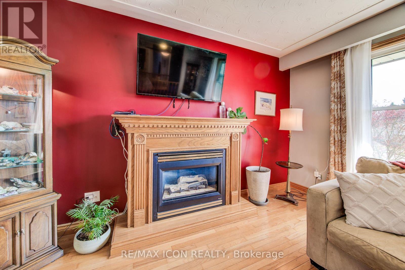 330 Daleview Place, Waterloo, Ontario  N2L 5M5 - Photo 11 - X12141623