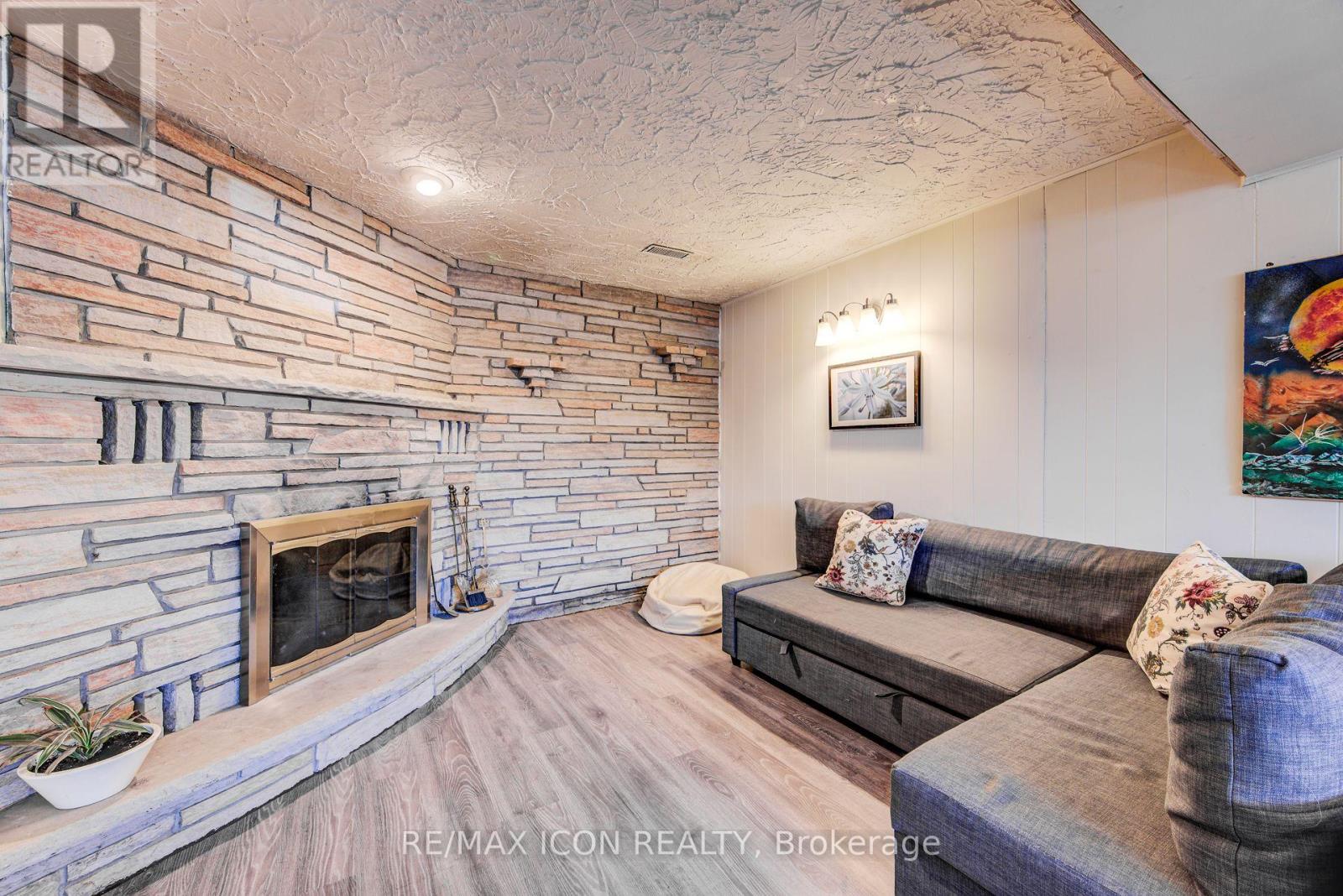 330 Daleview Place, Waterloo, Ontario  N2L 5M5 - Photo 36 - X12141623