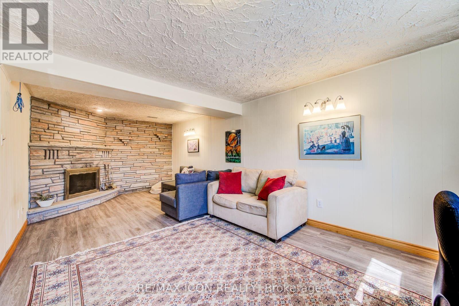 330 Daleview Place, Waterloo, Ontario  N2L 5M5 - Photo 35 - X12141623