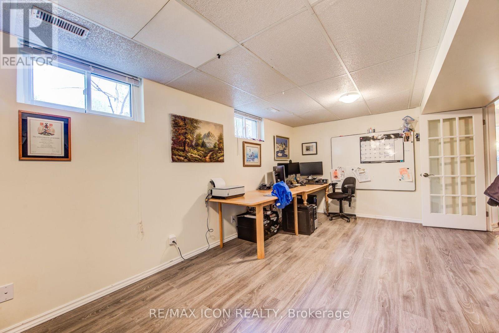 330 Daleview Place, Waterloo, Ontario  N2L 5M5 - Photo 41 - X12141623