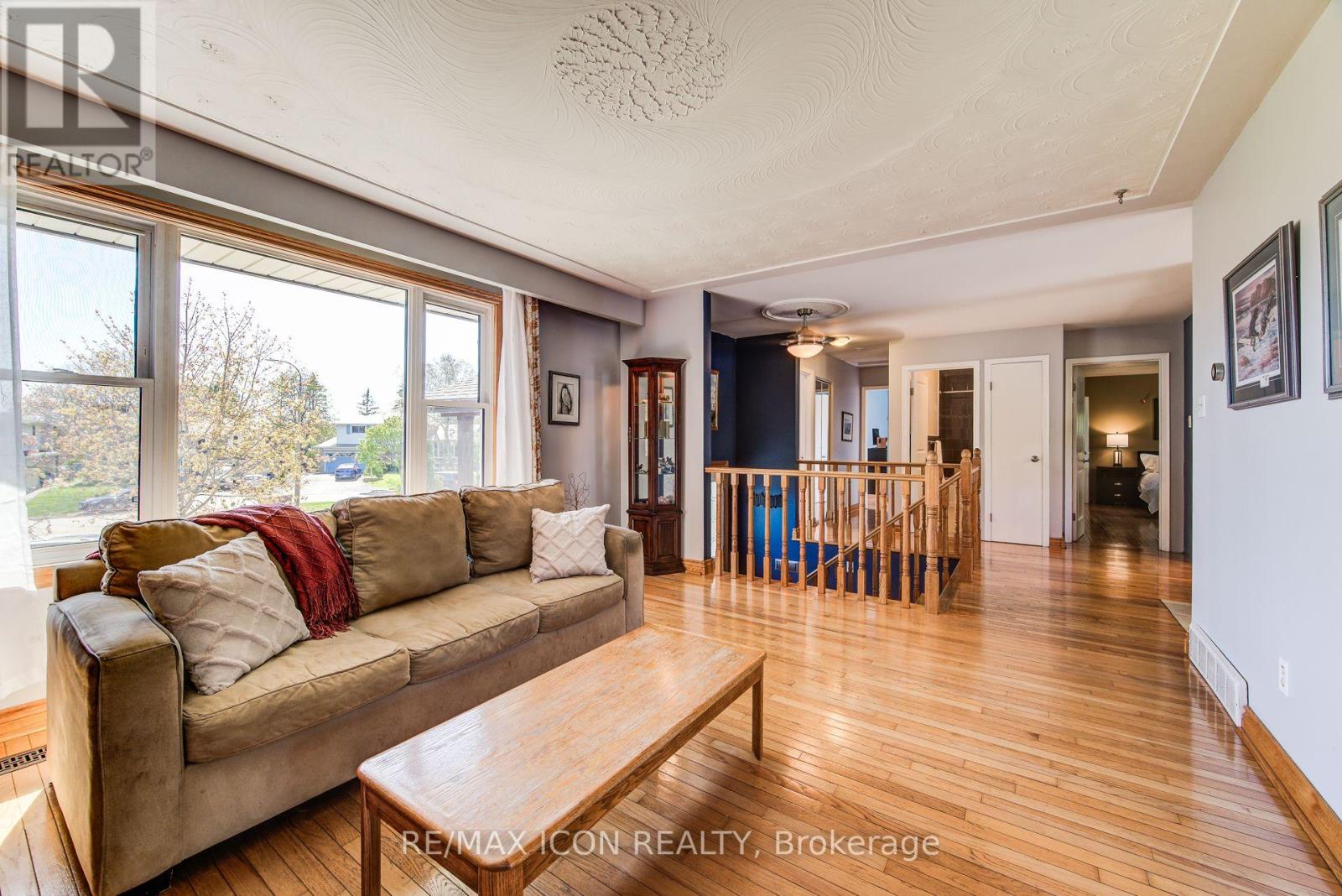 330 Daleview Place, Waterloo, Ontario  N2L 5M5 - Photo 13 - X12141623