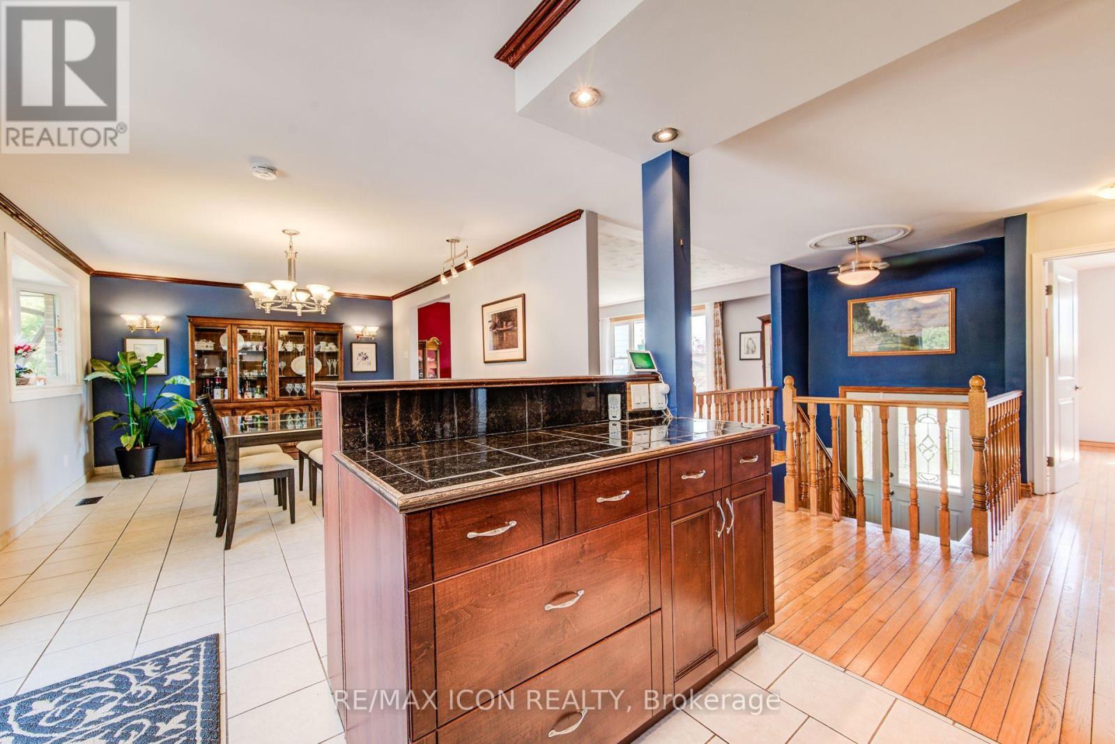 330 Daleview Place, Waterloo, Ontario  N2L 5M5 - Photo 23 - X12141623