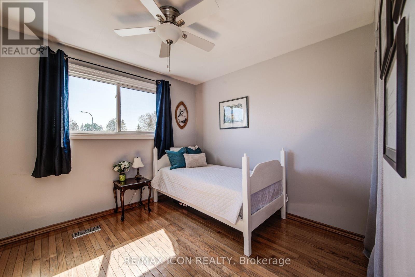 330 Daleview Place, Waterloo, Ontario  N2L 5M5 - Photo 30 - X12141623