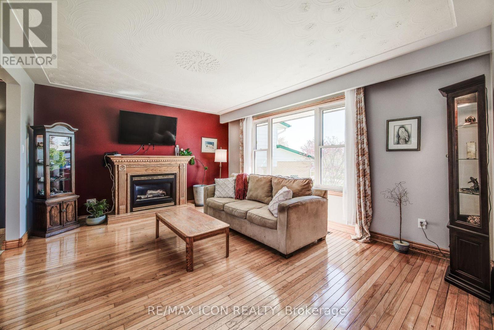 330 Daleview Place, Waterloo, Ontario  N2L 5M5 - Photo 9 - X12141623
