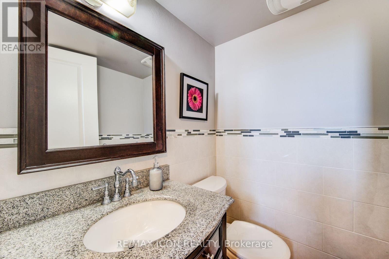 330 Daleview Place, Waterloo, Ontario  N2L 5M5 - Photo 39 - X12141623