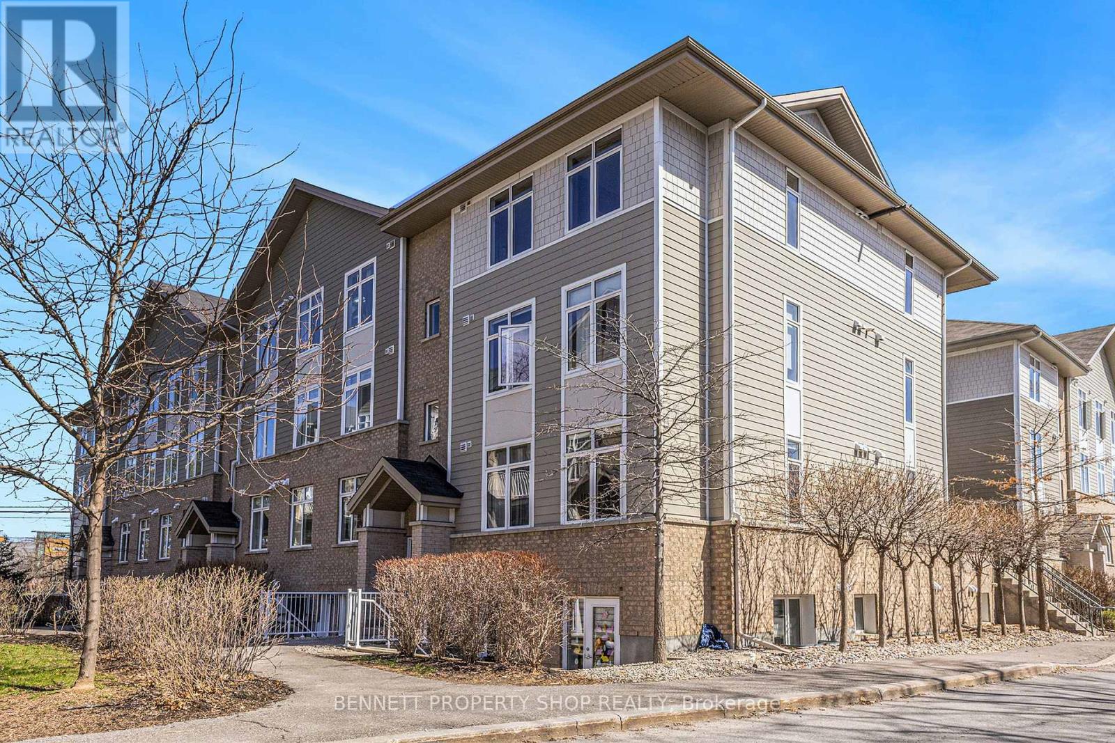 H - 322 Everest Private, Ottawa, Ontario  K1G 4E3 - Photo 1 - X12113366