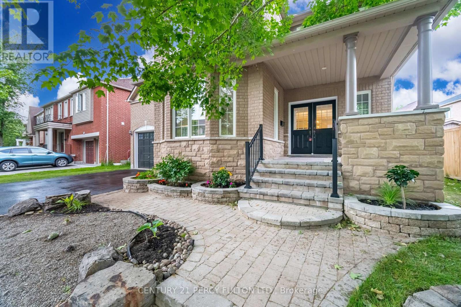 4 Mcalpine Avenue, Ajax, Ontario  L1T 4J1 - Photo 2 - E12213978