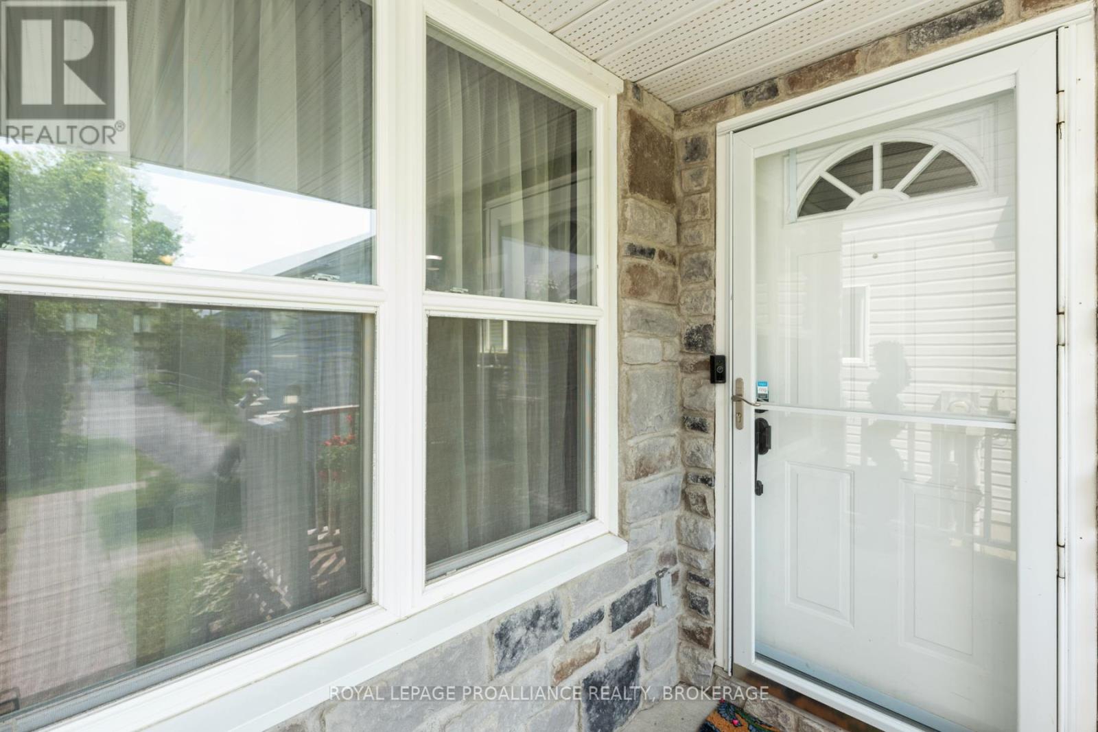 878 Walker Court, Kingston, Ontario  K7M 8L2 - Photo 4 - X12217014