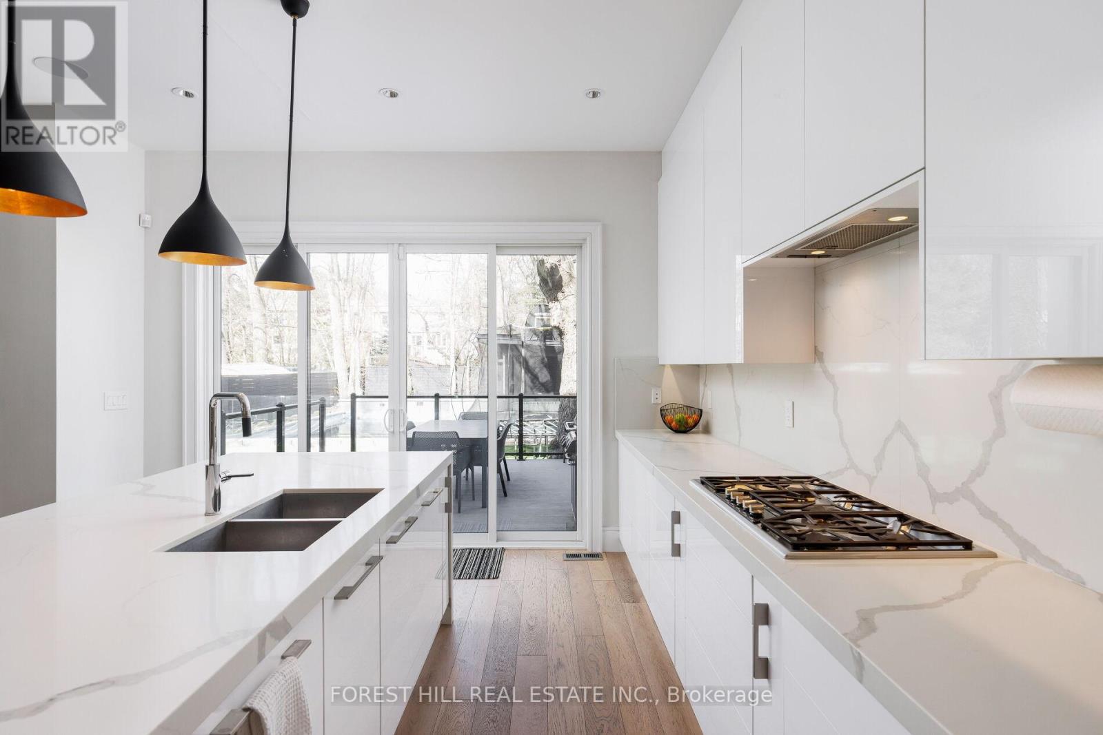 8 NORA ROAD Toronto (Islington-City Centre West), ON M9A 1C9