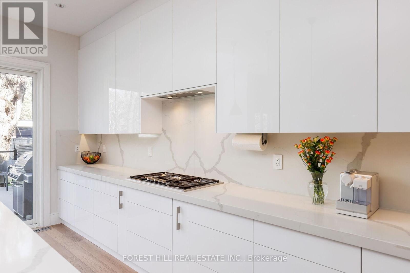 8 NORA ROAD Toronto (Islington-City Centre West), ON M9A 1C9