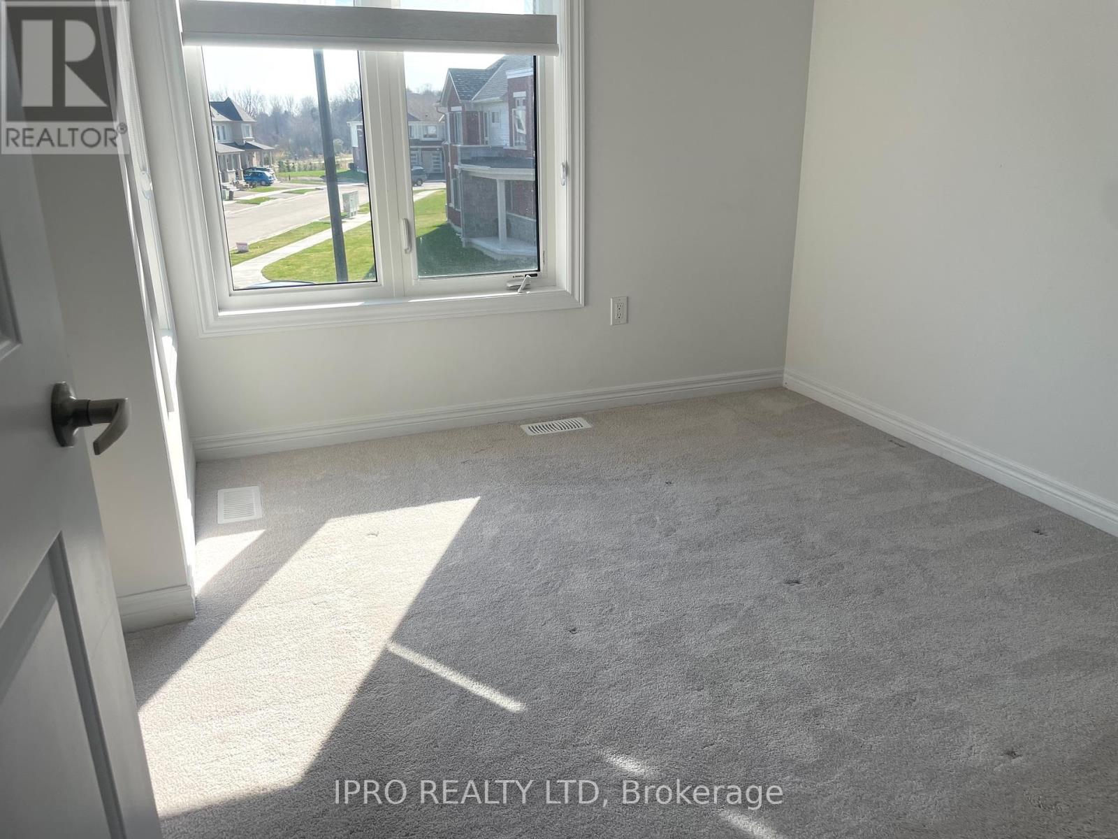 48 Edminston Drive, Centre Wellington (Fergus), Ontario  N1M 0J1 - Photo 11 - X12214336