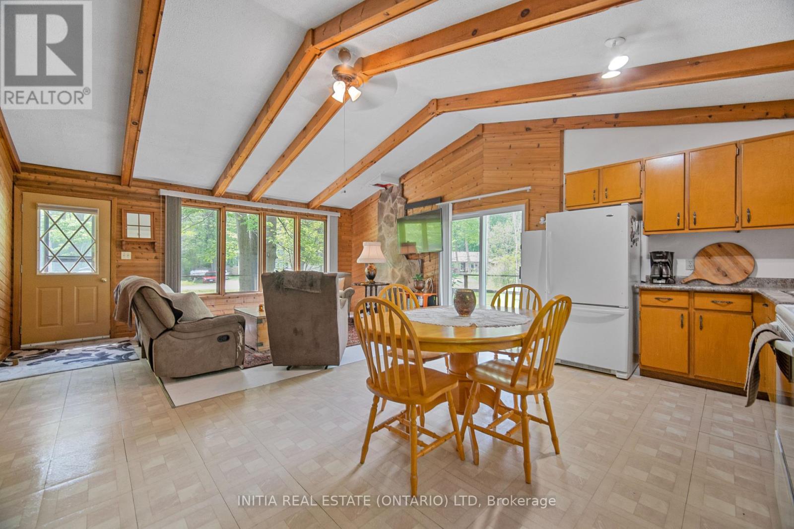 6078 Danbea Lane, Lambton Shores (Kettle Point), Ontario  N0N 1J1 - Photo 6 - X12216984