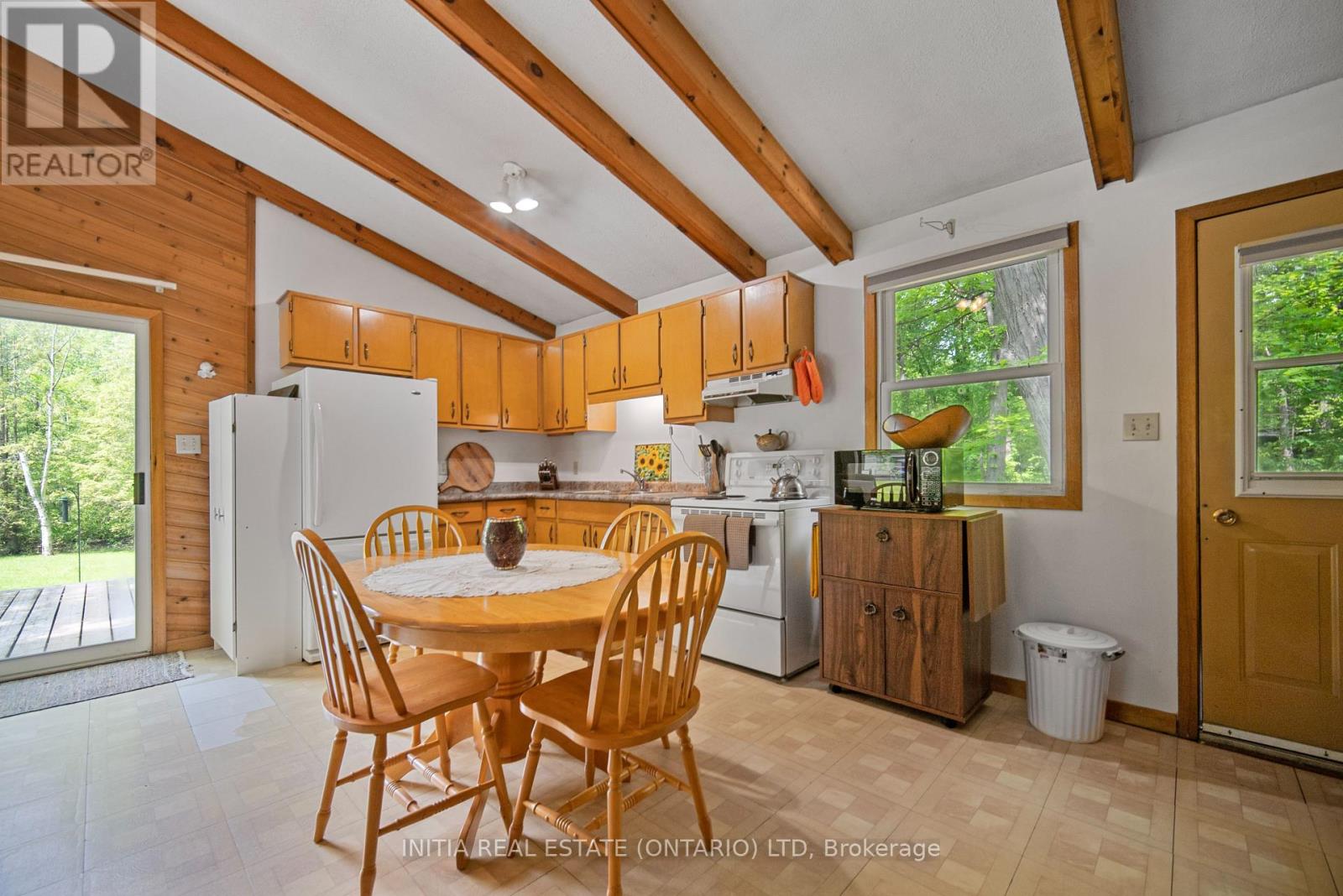 6078 Danbea Lane, Lambton Shores (Kettle Point), Ontario  N0N 1J1 - Photo 7 - X12216984