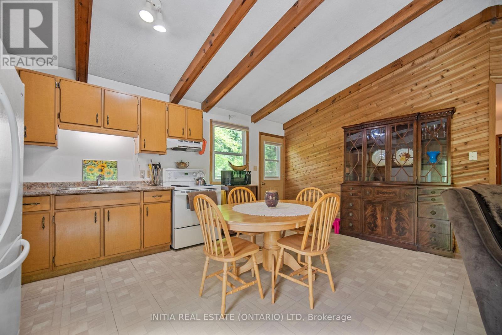 6078 Danbea Lane, Lambton Shores (Kettle Point), Ontario  N0N 1J1 - Photo 8 - X12216984