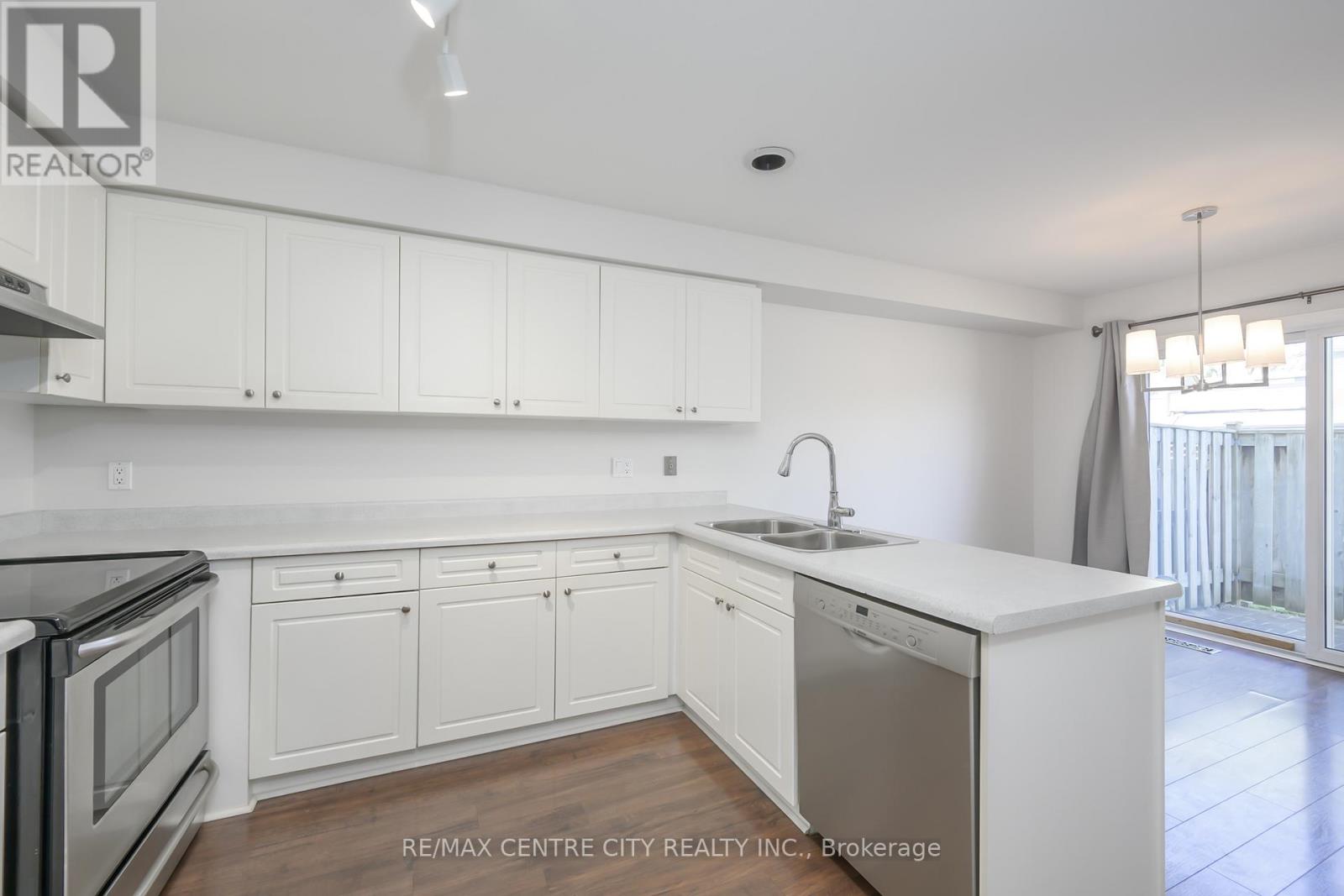 3 - 1015 Farnham Road, London South (South M), Ontario  N6K 1S3 - Photo 13 - X12217001