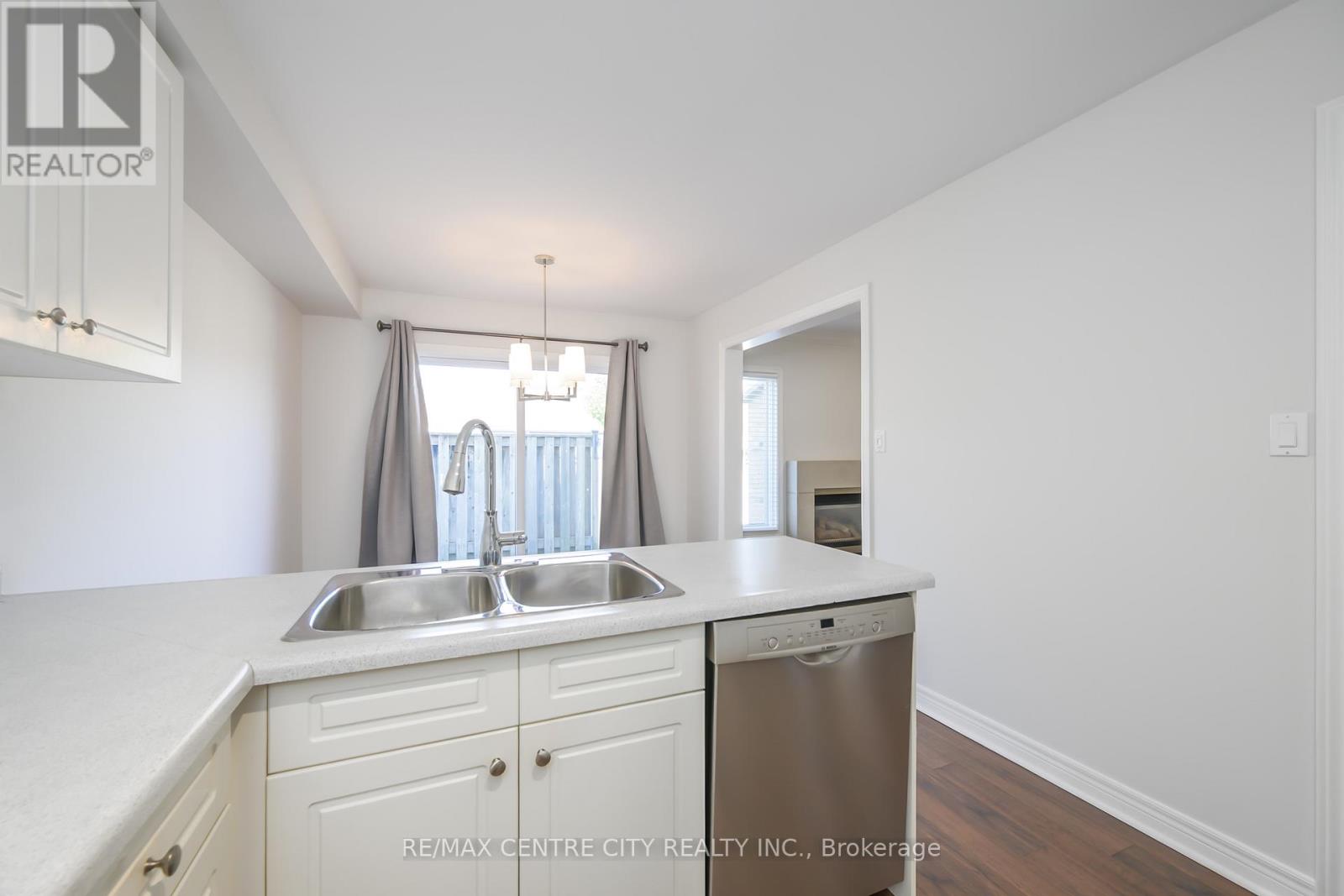 3 - 1015 Farnham Road, London South (South M), Ontario  N6K 1S3 - Photo 15 - X12217001