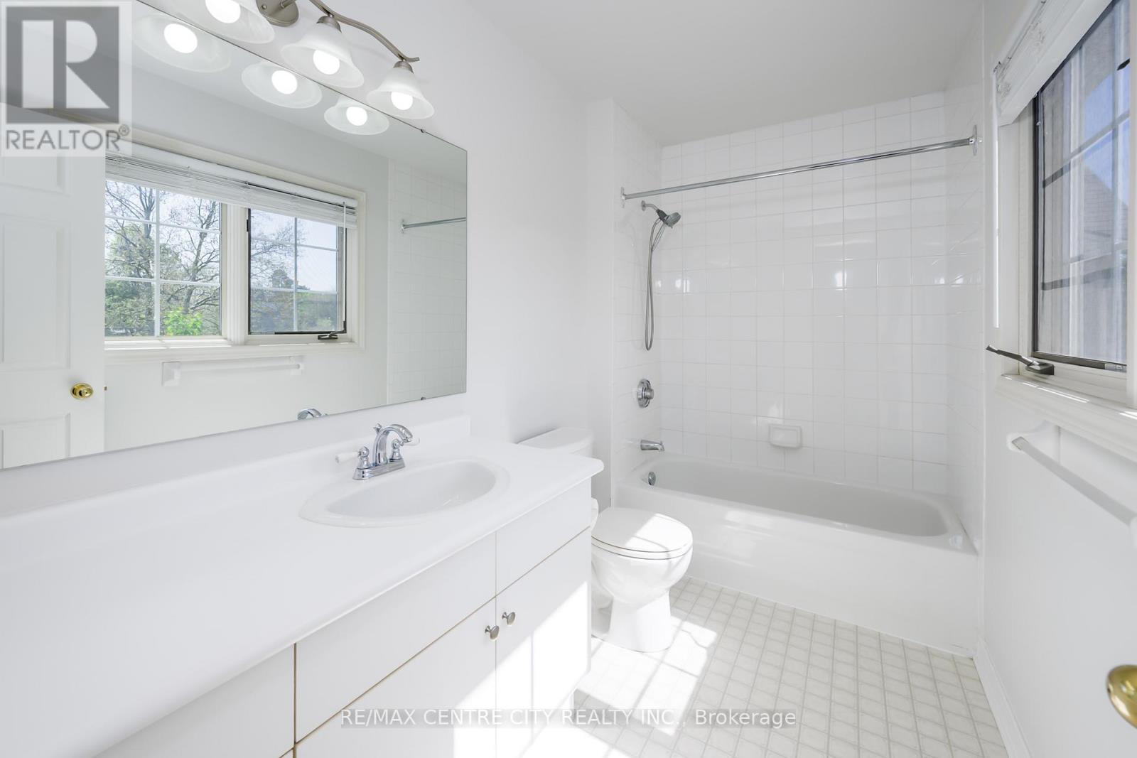 3 - 1015 Farnham Road, London South (South M), Ontario  N6K 1S3 - Photo 20 - X12217001