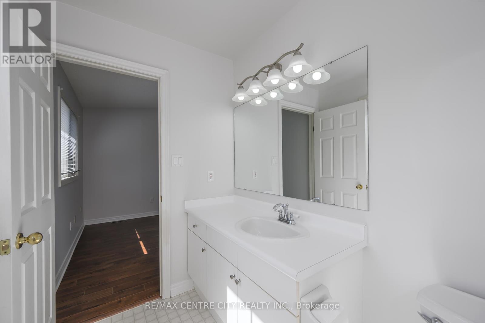3 - 1015 Farnham Road, London South (South M), Ontario  N6K 1S3 - Photo 21 - X12217001