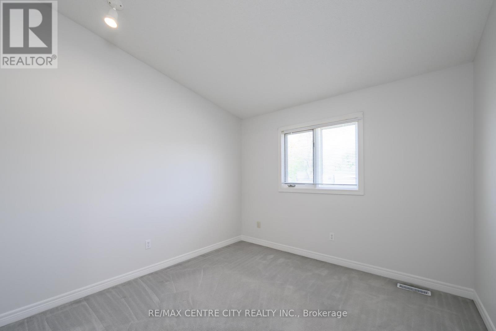 3 - 1015 Farnham Road, London South (South M), Ontario  N6K 1S3 - Photo 22 - X12217001